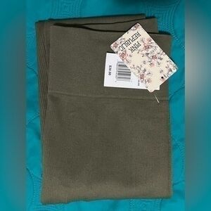 Pink Republic ribbed leggings olive green size L NWT